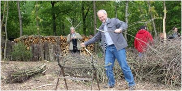 Volkmar Klein im historischen Hauberg Fellinghausen Volkmar Klein im historischen Hauberg Fellinghausen